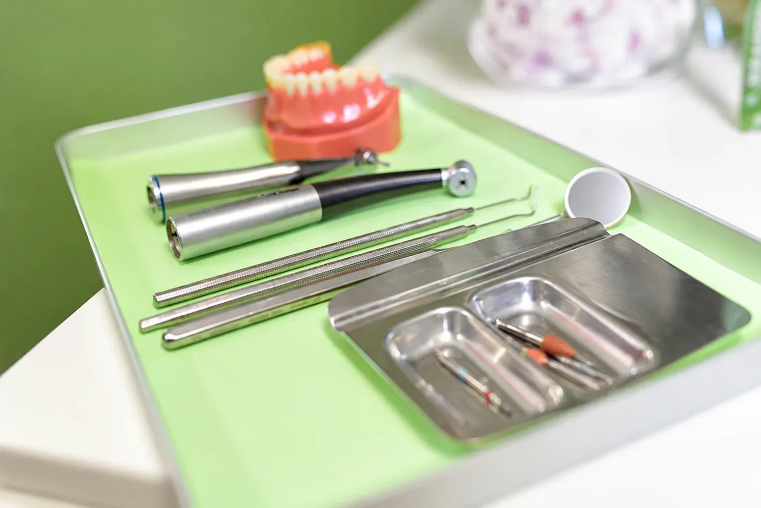 Sterile Instrumente für die Zahnreinigung