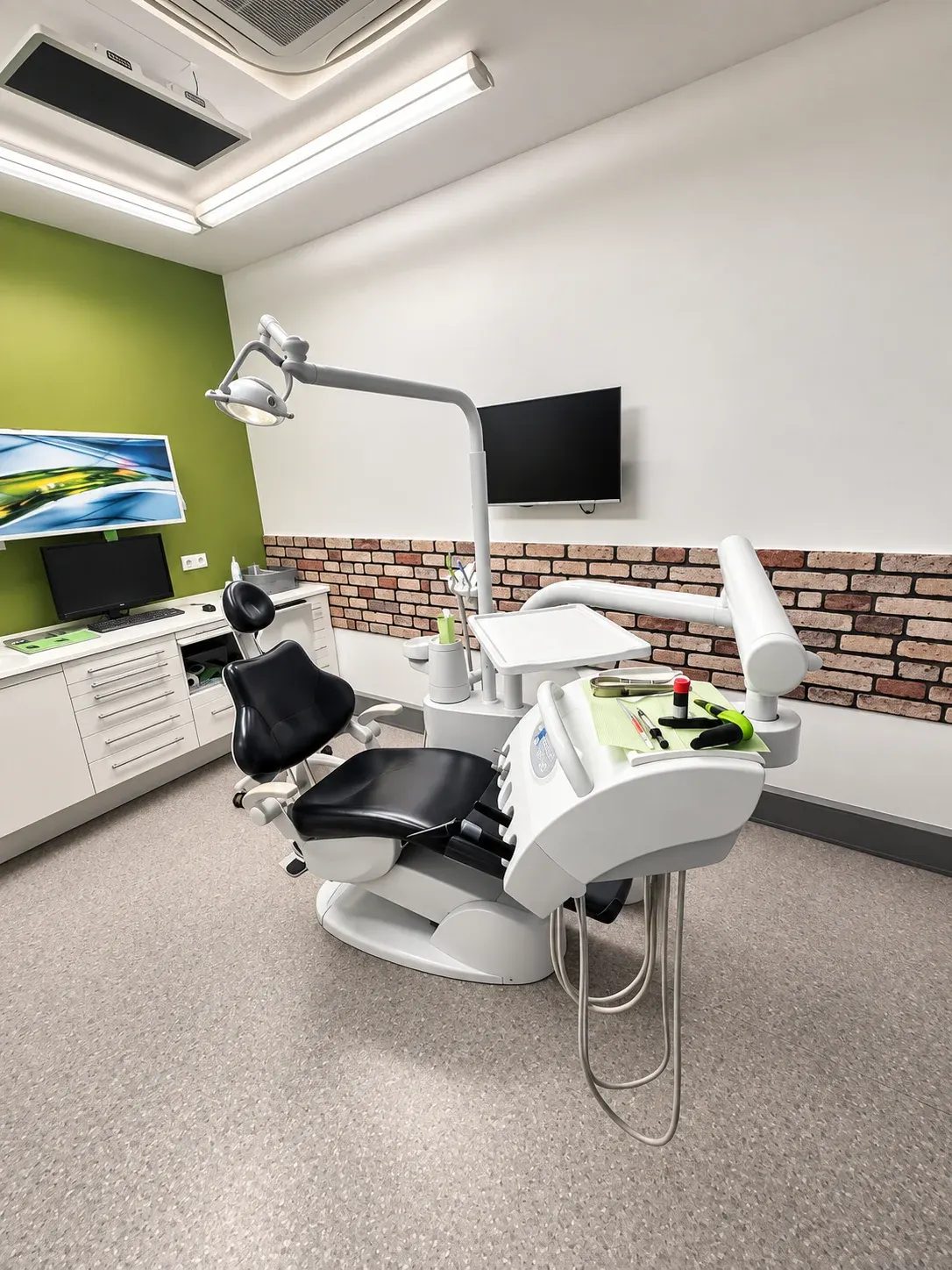 Behandlungszimmer mit Behandlungsstuhl