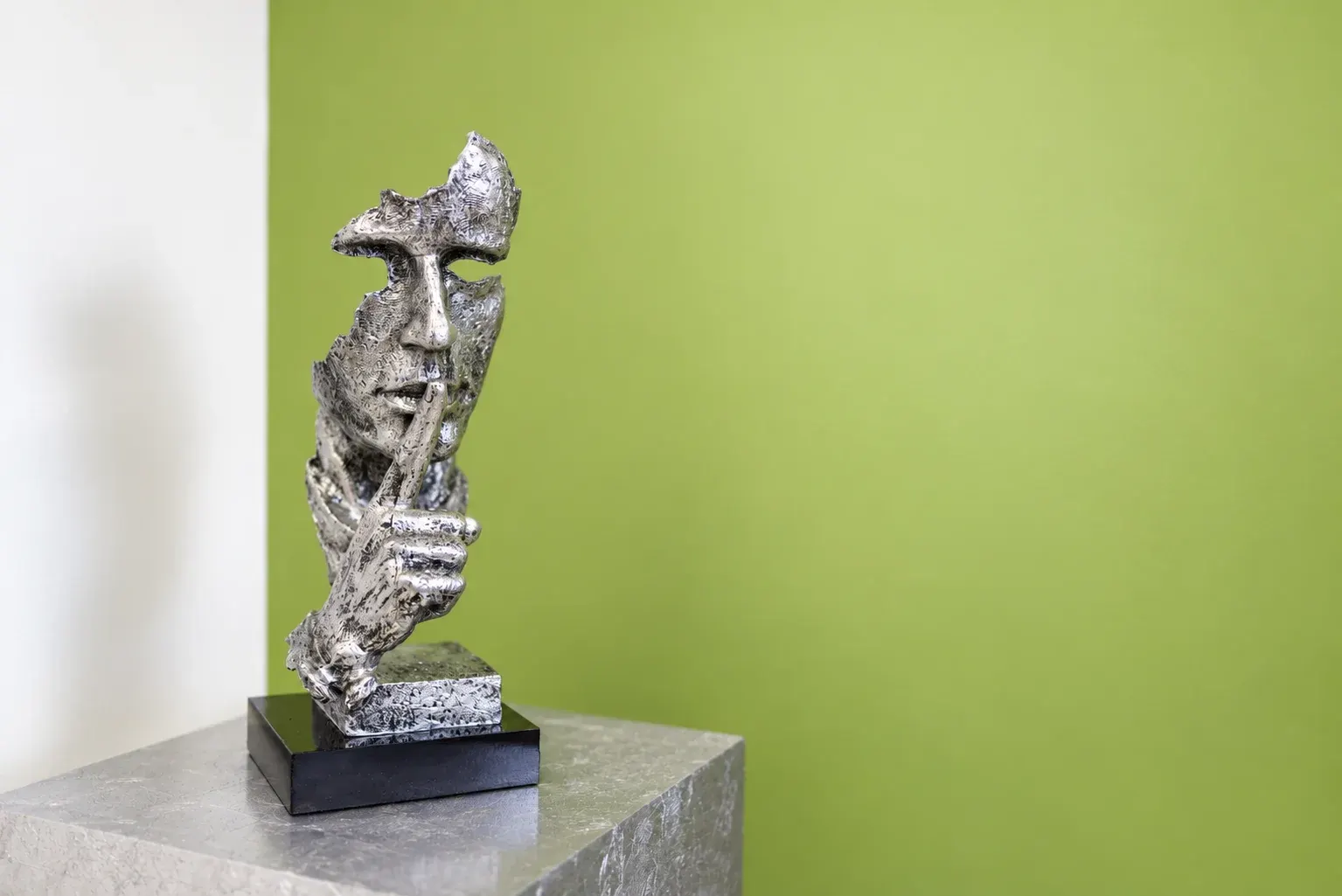 Skulptur im Eingangsbereich