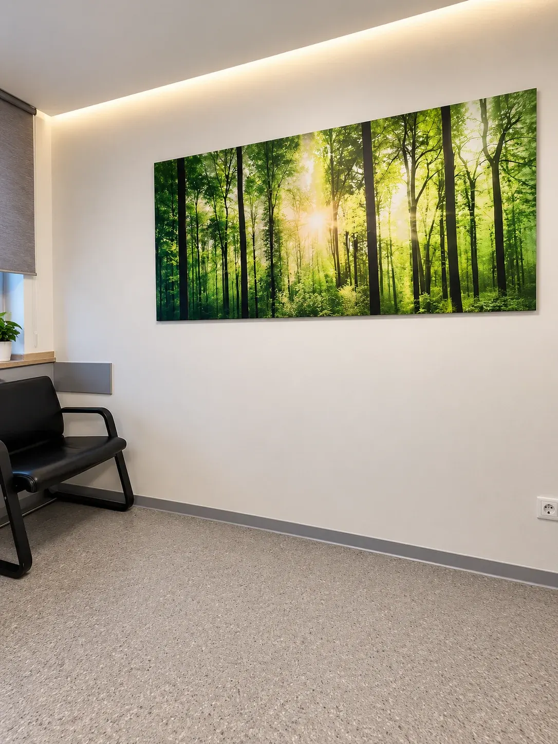 Ruhiges Wartezimmer mit Waldpanorama